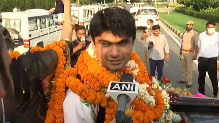 Tokyo Paralympics | Grand welcome of Suhas LY in Delhi, says – ‘This medal belongs to India’