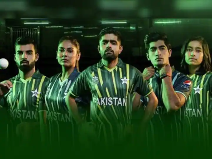 पाकिस्तान क्रिकेट टीम ने ICC पुरुषों के T20 विश्व कप 2022 के लिए नई 'थंडर जर्सी' का अनावरण किया - देखें

