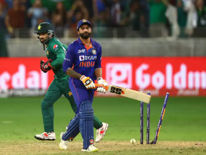 रवींद्र जडेजा टी20 विश्व कप से बाहर, घुटने की सर्जरी से गुजरना तय
