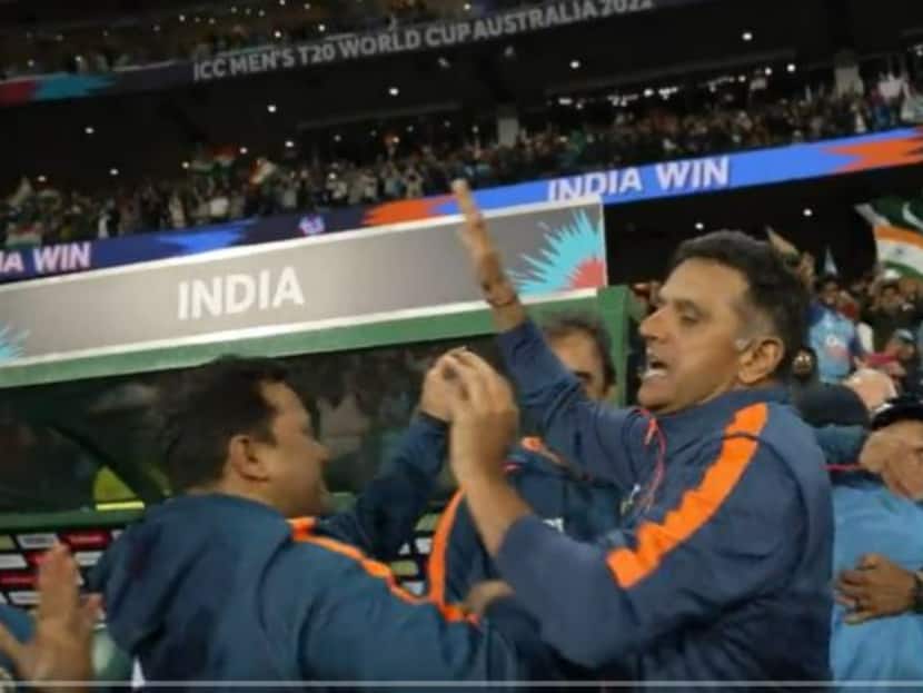 बहुत खुश हुए कोच द्रविड़, आंसू और गले - पाकिस्तान पर भारत की जीत का जश्न देखें
