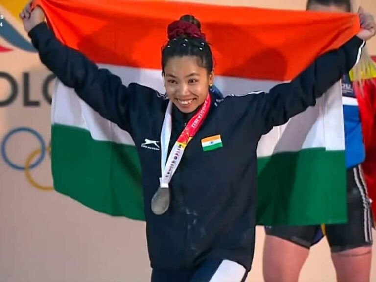 भारोत्तोलक मीराबाई चानू ने विश्व चैंपियनशिप में कुल 200 किग्रा वजन उठाकर रजत पदक जीता