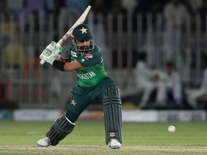  पाकिस्तान के कप्तान बाबर आजम वेन्यू विवाद पर पीसीबी से असहमत हैं।  यहाँ उन्होंने क्या कहा
