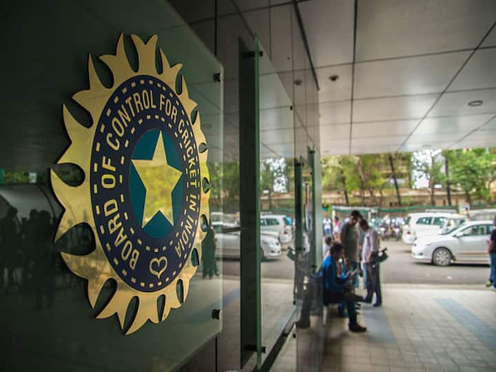 आईसीसी द्वारा राजस्व वितरण मॉडल पारित किए जाने के बाद बीसीसीआई क्रिकेट की वित्तीय शक्ति के रूप में फिर से उभर कर सामने आया है