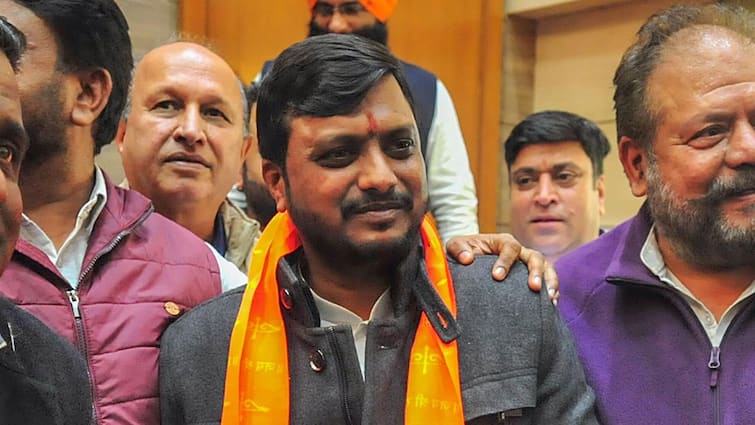 हालिया चुनाव में धांधली के आरोपों के बीच चंडीगढ़ के मेयर मनोज सोनकर ने इस्तीफा दे दिया

