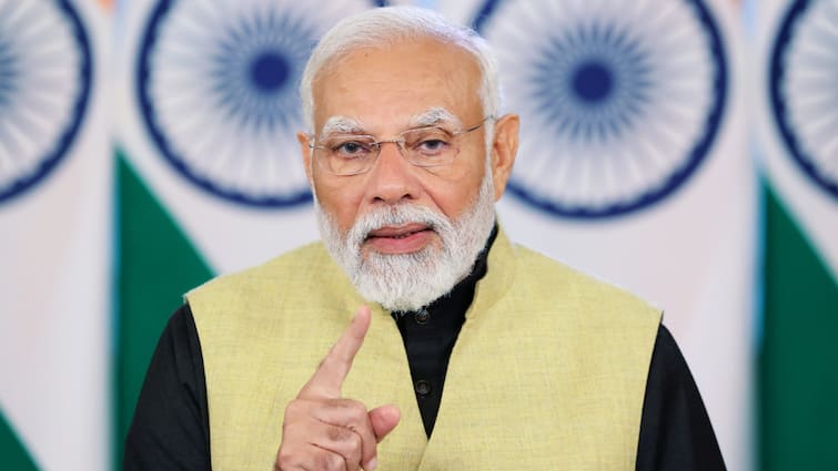 'एक परिवार को पूरा करने पर ध्यान दें': पीएम मोदी ने गुजरात में कई परियोजनाओं की शुरुआत करते हुए कांग्रेस पर हमला किया
