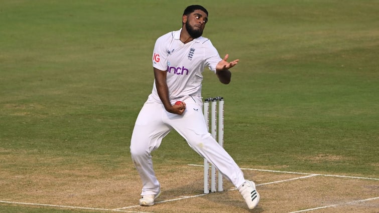 IND vs ENG टेस्ट सीरीज़: पाकिस्तान मूल के रेहान अहमद को ग़लत वीज़ा ले जाने के आरोप में हवाई अड्डे पर रोका गया
