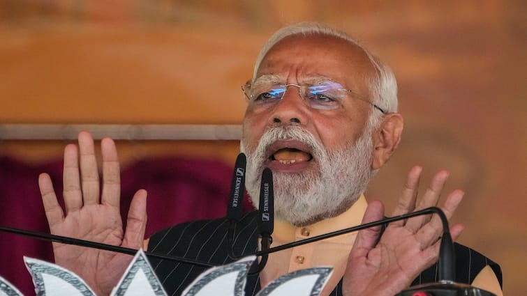 संदेशखाली विवाद से 'परिवार' पर तंज: पीएम मोदी ने बंगाल में विपक्ष पर हमला बोला- शीर्ष बिंदु
