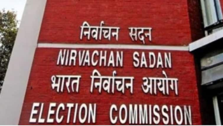 लोकसभा चुनाव: चुनाव आयोग ने तेलंगाना में बीआरएस बैठक में भाग लेने के लिए 106 सरकारी कर्मचारियों को निलंबित कर दिया
