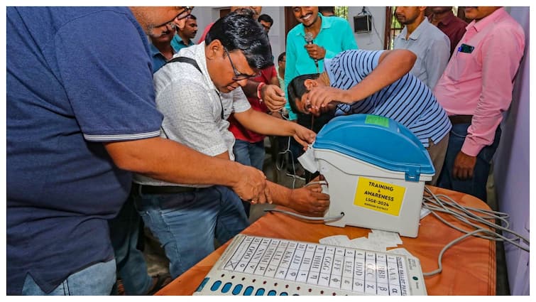 लोकसभा चुनाव: चुनाव आयोग का कहना है कि दूसरे चरण में 13 राज्यों में 1,210 उम्मीदवार चुनाव लड़ेंगे
