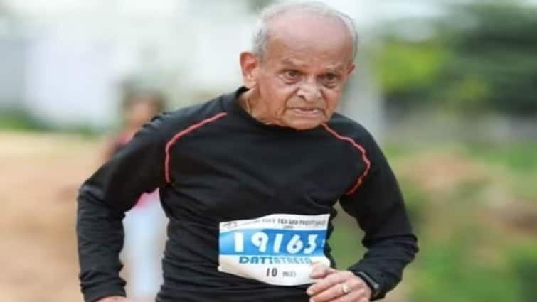 96 वर्षीय एनएस दत्तात्रेय मीट के सबसे उम्रदराज धावक के रूप में विश्व 10K बेंगलुरू 2024 के लिए तैयार
