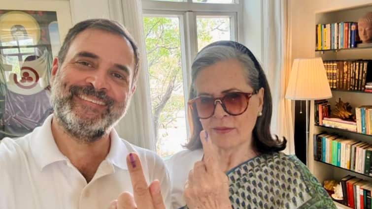 Gandhi Family Rahul Sonia Priyanka Step Out To Vote Lok Sabha Polls Phase 6 Rahul Gandhi, Sonia Vote In Delhi Constituency That Has No Congress Candidate — WATCH