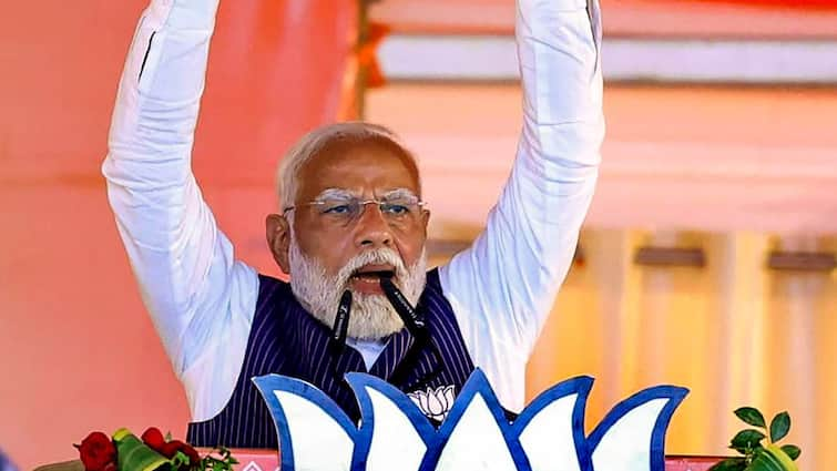 'सपा के लड़के आज गलती कर के तो देखे': पीएम मोदी ने वाराणसी रैली में सपा पर हमला बोला
