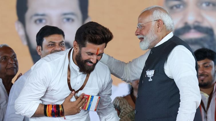 PM Modi And Chirag Paswan Share Candid Moment At NDA Meeting Watch Video PM Modi, Chirag Paswan Share Candid Moment At NDA Meeting: WATCH