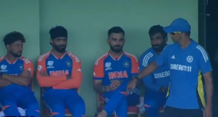 Caught On Cam Rahul Dravid Consoles Heartbroken Virat Kohli In Dressing Room IND vs ENG Caught On Cam: Rahul Dravid Consoles Heartbroken Virat Kohli In Dressing Room