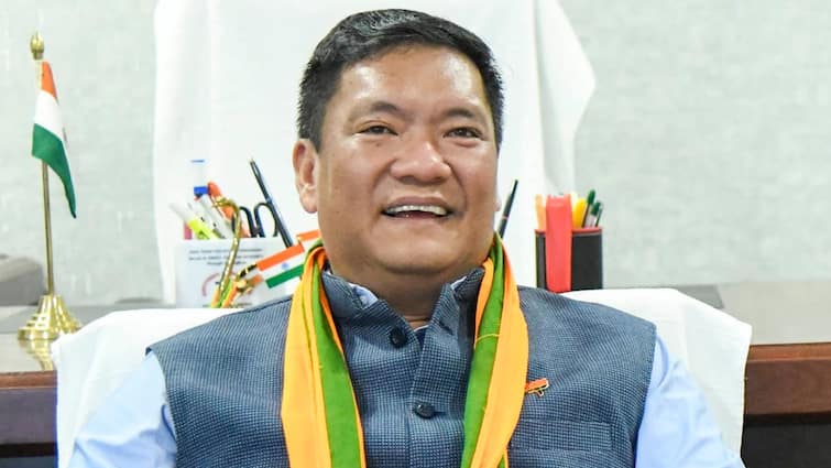 Pema Khandu Switched Parties Retained Arunachal CM Chair Third Time Oath Pema Khandu, Turncoat Who Switched Parties And Retained Arunachal CM