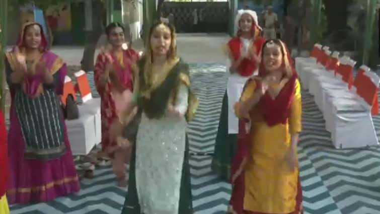 Lok Sabha Election Punjab Phase 7 Dancers Perform Gidda At Punjab