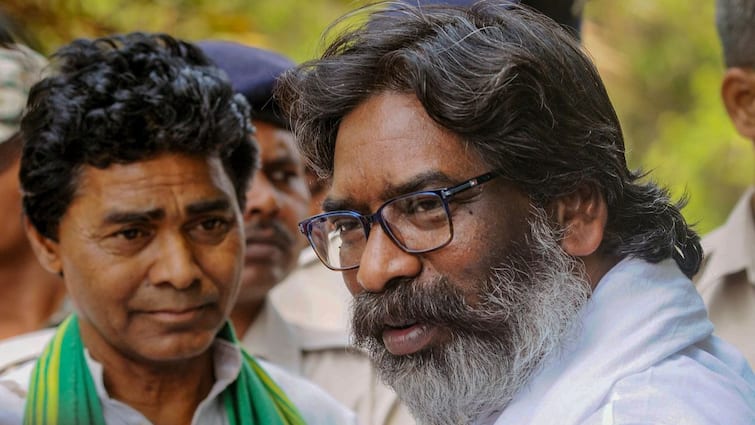 Jharkhand CM Champai Soren JMM leaders meet Hemant in jail discuss poll outcome JMM Leaders, Jharkhand CM Champai Soren Meet Hemant In Jail To Discuss Poll Results