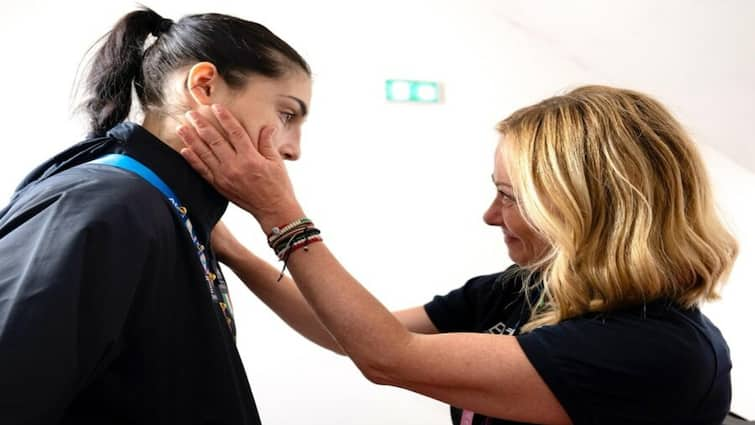 Paris Olympics 2024 Controversy Italian PM Giorgia Meloni Supports Angela Carini Condemns Unequal Fight Against  Algerian boxer Imane Khelif Paris Olympics 2024: Italy PM Giorgia Meloni Consoles Angela Carini After Her Controversial Boxing Match Against Algeria