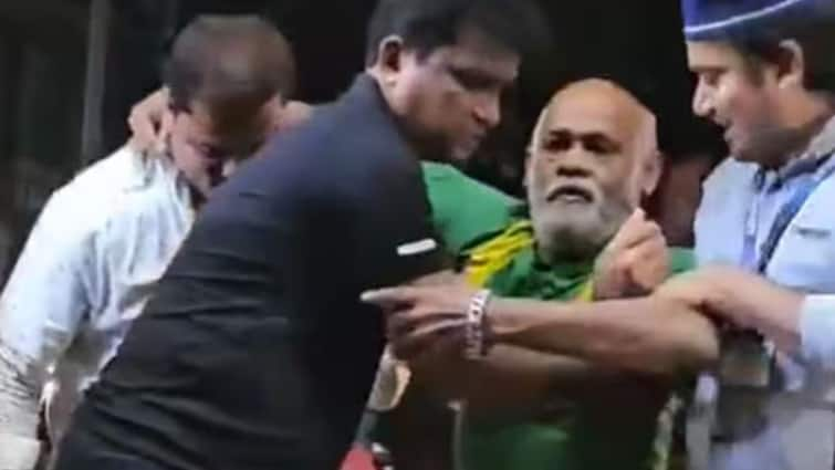 Vinod Kambli Viral Video Sachin Tendulkar Friend Struggling To Walk Fake Or Not Is That Vinod Kambli Struggling To Walk In Viral Video?