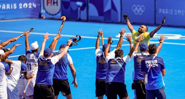 PR Sreejesh Farewell Indian Hockey Team Celebrates Bronze Medal Triumph Paris Olympics Video Hockey Team Celebrates With PR Sreejesh As Legendary Goalie Saves 9 PCs In Last International Outing To Win India Olympic Bronze. WATCH