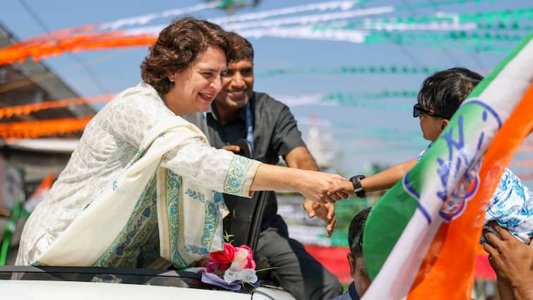 Clash occurred between Congress and CRPF during Priyanka Gandhi