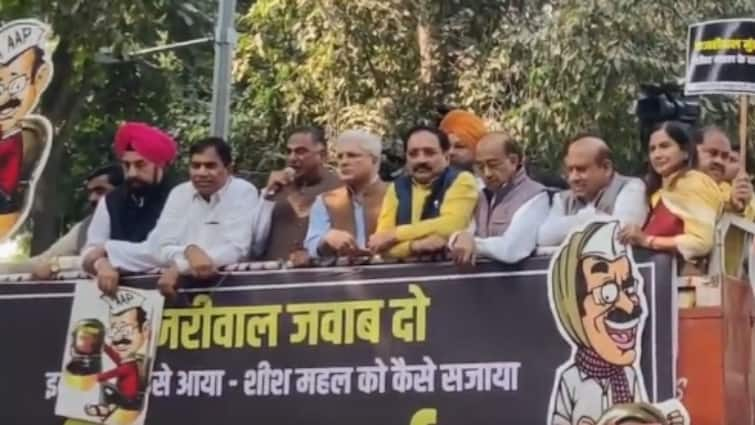 Delhi Elections 2025 Kejriwal Chairs Meeting On AAP Candidates BJP Protests Outside His Home Sheesh Mahal Delhi: Kejriwal Chairs Meeting On AAP Candidates For Assembly Polls As BJP Protests Outside His Home