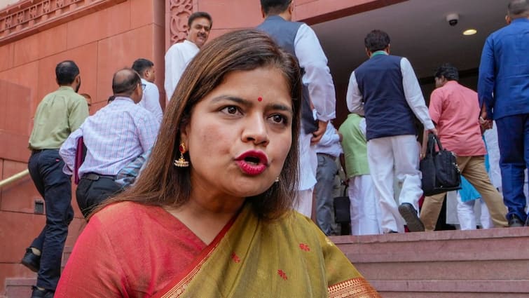 Pramod Mahajan Murder Plot Daughter Poonam Casts Suspicion Again Says Will Write To Amit Shah Was There A Conspiracy To Kill Pramod Mahajan? Daughter Poonam Casts Suspicion Again: 