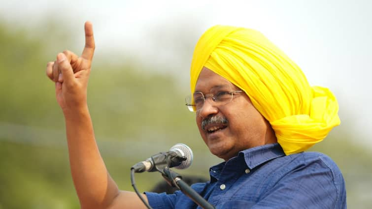 Punjab Bypolls 2024 AAP chief Arvind Kejriwal Tells Dera Baba Nanak Voters Choose Between Gurdeep Singh Randhawa And Jatinder Kaur Randhawa Punjab Bypoll: 