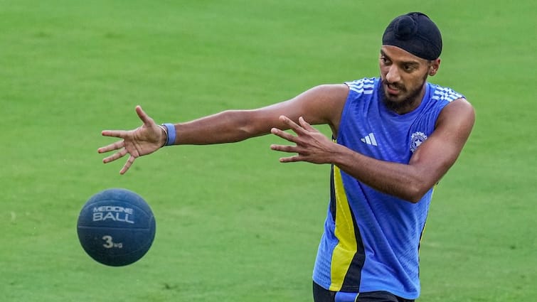 arshdeep-singh-speaks-on-sharing-dressing-room-with-jasprit-bumrah-helping-spinners-vs-south-africa-india-t20i-series-3rd-t20i SA Vs IND, 3rd T20I: Indian Star Pacer Speaks Ahead Of Series-Decider Vs Proteas; Says He...