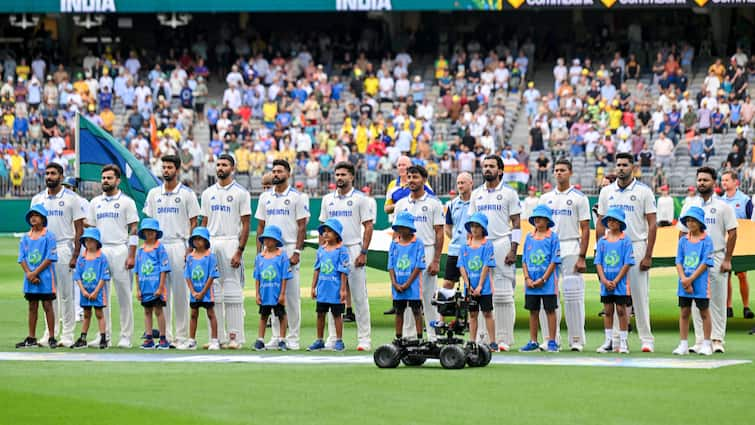 border-gavaskar-trophy-2024-25-australia-vs-india-1st-test-optus-stadium-perth-virat-kohli-hand-test-debut-caps-nitish-kumar-reddy-harshit-rana-ipl-2024-finalists-watch-viral-video Border-Gavaskar Trophy 2024-25: Virat Kohli Hands Debut Caps To THESE IPL 2024 Finalists For Perth Test 