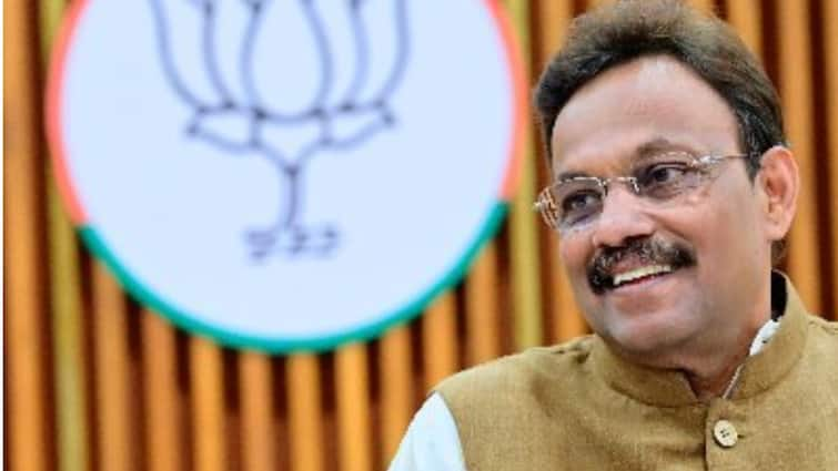 Not Stupid To Distribute Money In Hotel Says Cash-For-Vote Accused BJP leader Vinod Tawde Vinod Tawde Denies Giving Rs 5 Crore To Voters, Says 