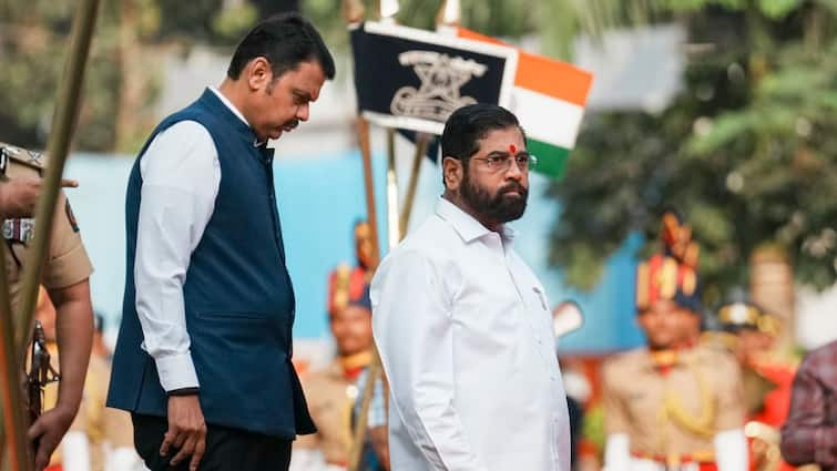 Maharashtra Suspense To End Shiv Sena Representative To Meet Devendra Fadnavis Ahead Of BJP Legislature Party Meeting Maharashtra Suspense: Final Talks As Shiv Sena Representative To Meet Fadnavis Ahead Of BJP Legislature Party Meeting