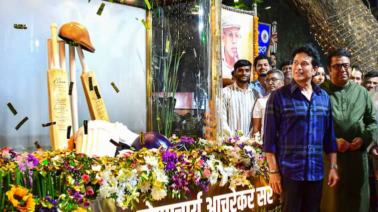 sachin-tendulkar-unveils-memorial-guru-ramakant-achrekar-shivaji-park-mumbai-maharashtra-cricket-master-blaster-raj-thackeray-vinod-kambli Sachin Tendulkar Unveils ‘Guru’ Ramakant Achrekar