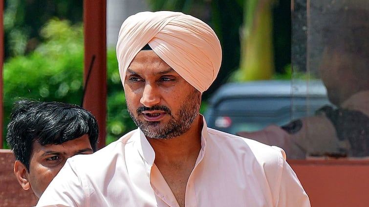 Delhi Elections 2025 Harbhajan Singh To Hold 3 Roadshow In Today Krishna Nagar Lakshmi Nagar Shahdara Delhi Elections: Harbhajan Singh To Hold 3 Roadshows In Delhi Today To Support These Candidates