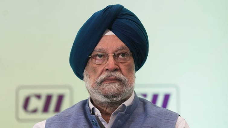 Delhi Election 2025 AAP Defends Rituraj Jha After BJP Alleges Insult To Sikh Community Over Remarks On Hardeep Singh Puri AAP Defends Rituraj Jha After BJP Alleges ‘Insult’ To Sikh Community Over Remarks Against Hardeep Puri