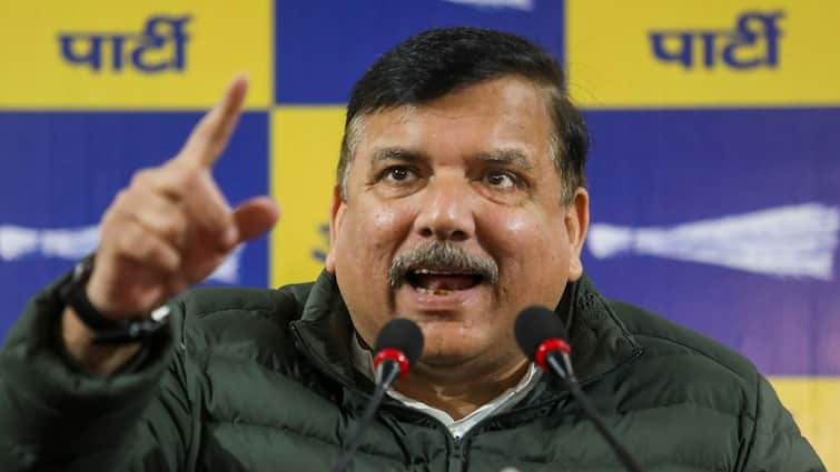 Delhi Elections 2025 AAP Sanjay Singh Sends Defamation Notice To BJP Manoj Tiwari AAP MP Sanjay Singh Sends Defamation Notice To Manoj Tiwari; Check Details