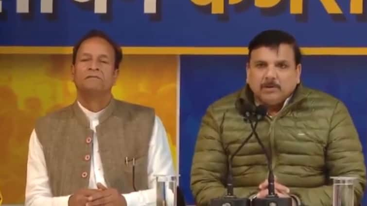 Delhi elections 2025 Congress Faces Setback As Kisan Morcha State VP SP Bhardwaj Joins AAP sanjay singh Congress Faces Setback As Kisan Morcha State VP SP Bhardwaj Joins AAP Ahead Of Delhi Polls