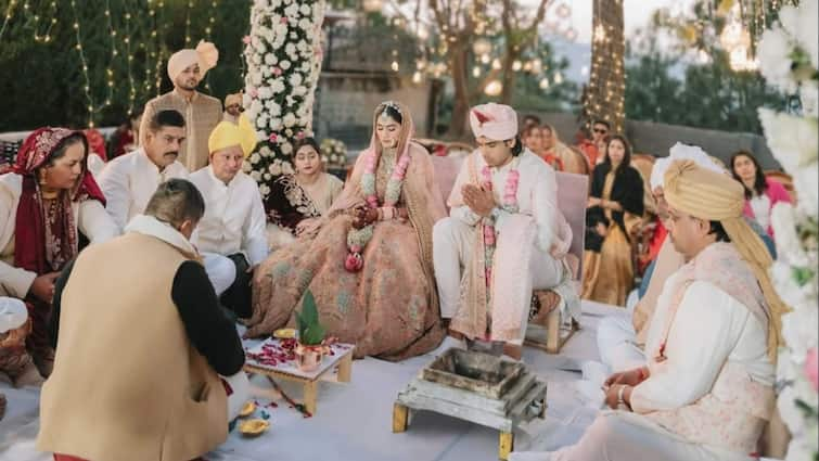 who-is-himani-mor-neeraj-chopra-wife-marriage-details-private-ceremony-family-sports-manager-tennis-player-javelin-throw-olympics-medallist Who Is Himani Mor? All You Need To Know About Neeraj Chopra