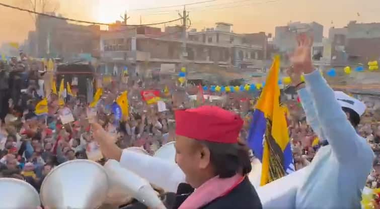 Arvind Kejriwal and Akhilesh Yadav during roadshow for Delhi Assembly election 2025 Akhilesh Joins Kejriwal For Roadshow In Kirari — WATCH