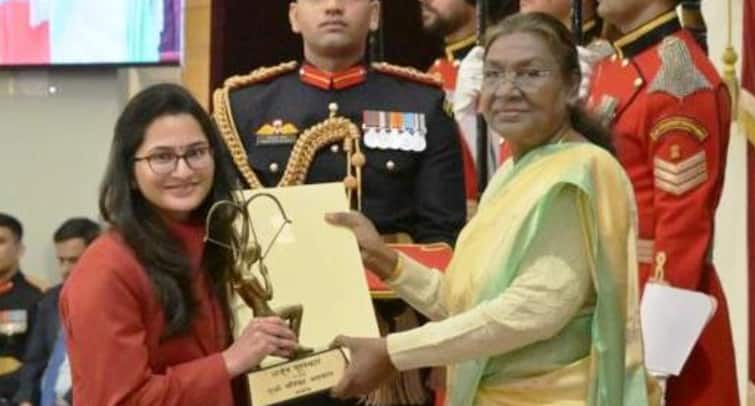 Chess Star Vantika Agrawal Honored With Arjuna Award At Rashtrapati Bhavan Chess Star Vantika Agrawal Honored With Arjuna Award At Rashtrapati Bhavan