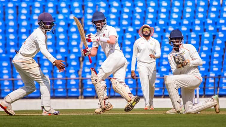 Vidarbha vs Mumbai Ranji Trophy Semifinal 2025 Vidarbha Lead By 113 Runs On Day 3 Despite Akash Anand Fighting 106 Runs Century Vidarbha vs Mumbai Ranji Trophy Semifinal: Vidarbha Lead By 113 Runs On Day 3 Despite Akash Anand’s Fighting Century