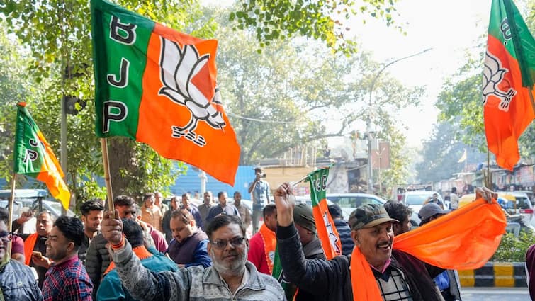 Delhi Election Results 2025 Jai Shri Ram Chants By BJP Workers Outside Kejriwal Residence After Poll Debacle 