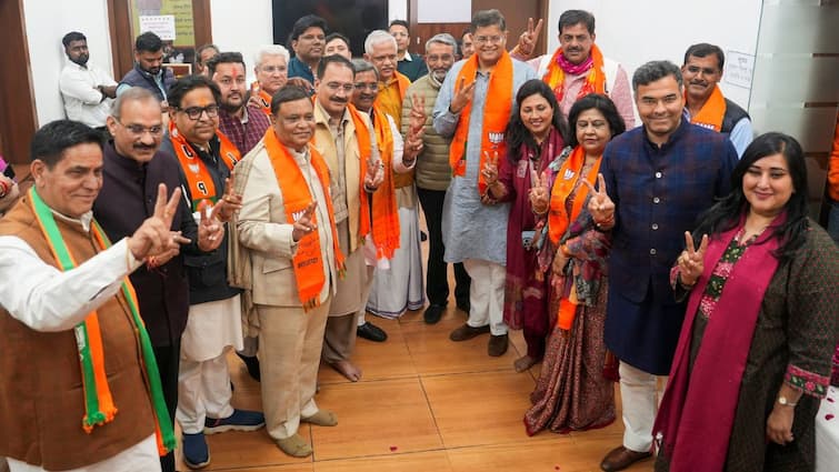 Delhi Elections Results 2025 BJP Senior Leaders Meet Winning Candidates Day After Sweeping Victory BJP Senior Leaders Meet Winning Party Candidates In Delhi Day After Sweeping Victory