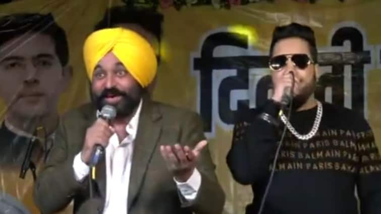 Delhi Elections 2025 Bhagwant Mann Mika Singh Sing Song During Election Campaign Watch Video Bhagwant Mann Delivers Impromptu Duet With Mika Singh During Election Rally In Delhi: Watch