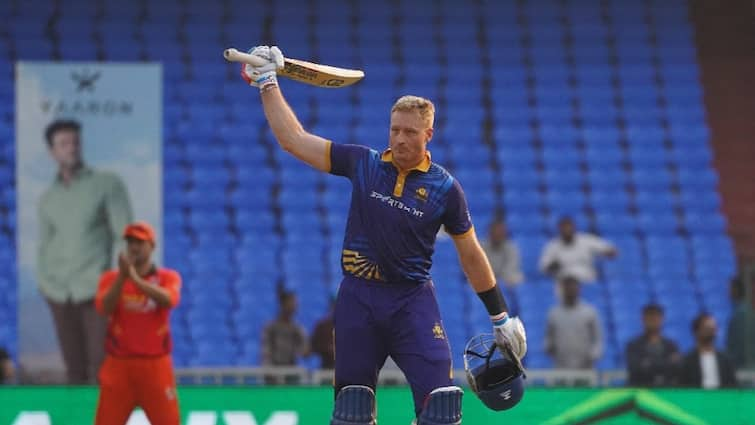 martin guptill unbeaten 160 smashes 16 sixes record breaking knock legend 90 ball league 2025 chhattisgarh warriors big boys unikari Watch: Kiwi Legend Shatters Records With Unbeaten 160 In Legend 90Ball League Fixture