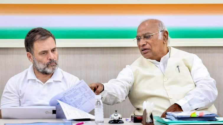 Congress Brass Discusses Bihar Election Strategy Mallikarjun Kharge Rahul Gandhi Lead High-Level Meeting Congress Brass Discusses Bihar Election Strategy, Kharge And Rahul Gandhi Lead High-Level Meeting