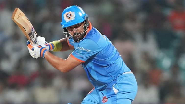 Yuvraj Singh Rolls Back The Years With 59 Run Innings Smashes 7 Sixes In IND vs AUS Masters Semifinal IML T20 Yuvraj Singh Rolls Back The Years, Smashes 7 Sixes In IND vs AUS Masters Semifinal — WATCH