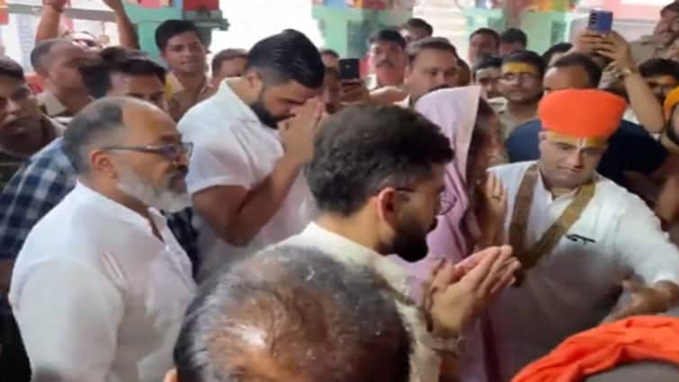 Virat Kohli And Anushka Sharma Offer Prayers At Hanuman Garhi Temple In Ayodhya Virat Kohli And Anushka Sharma Offer Prayers At Hanuman Garhi Temple In Ayodhya