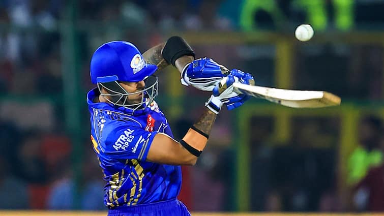 Suryakumar Yadav Breaks Sachin Tendulkars Long Standing IPL Record most runs for mi in a single edition Suryakumar Yadav Breaks Sachin Tendulkar