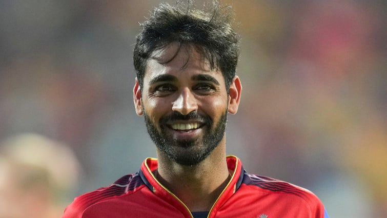 RCB Bhuvneshwar Kumar Shares Mantra Death Overs Bowling IPL 2025 RCB